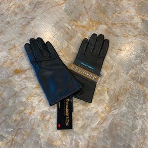 Leather gloves size 6